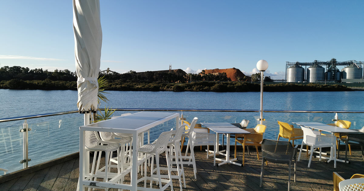 parade hotel bunbury seating by water